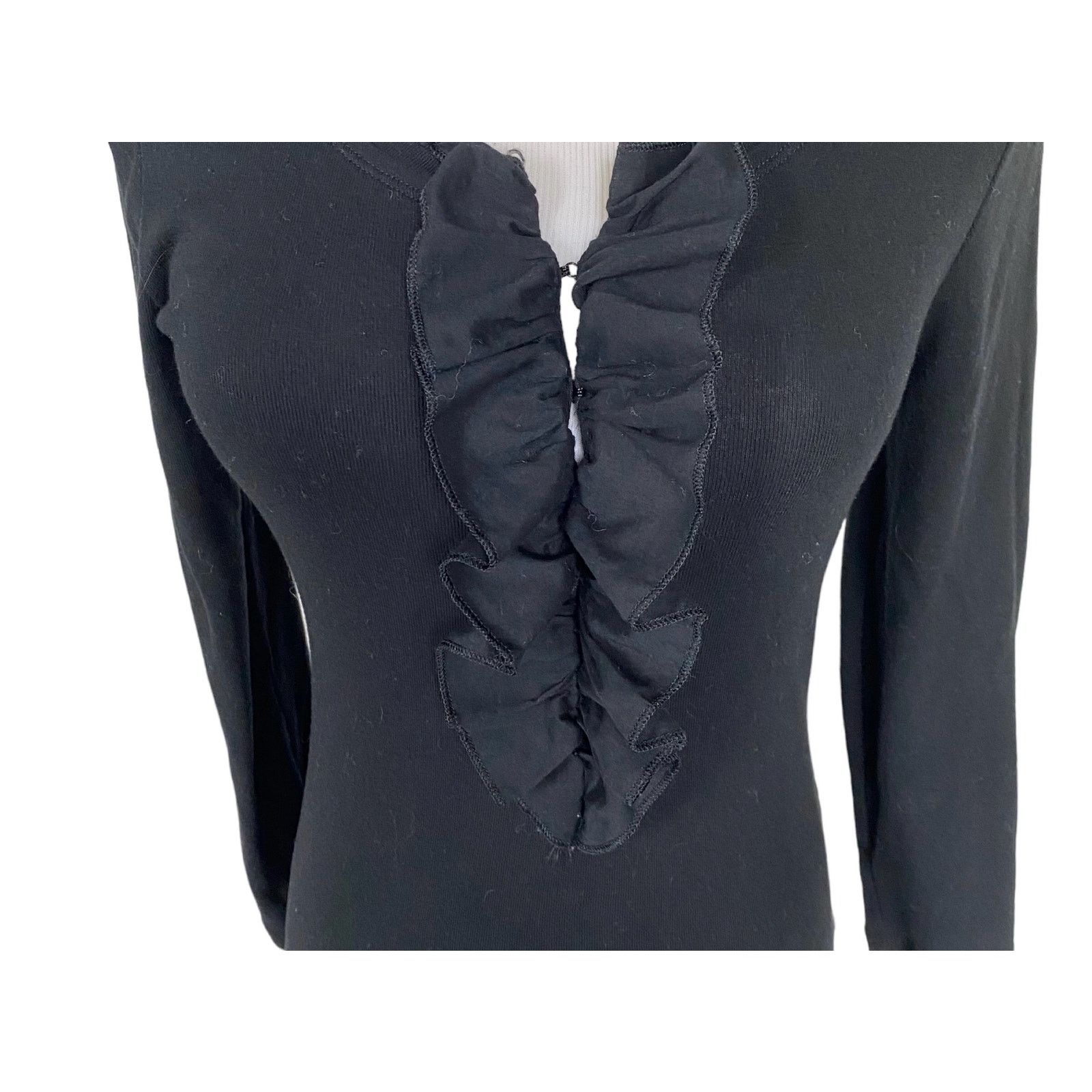 Old Navy Old Navy S Long Sleeve Black Ruffle V-Neck Shirt Top Blouse Size S / US 4 / IT 40 - 2 Thumbnail