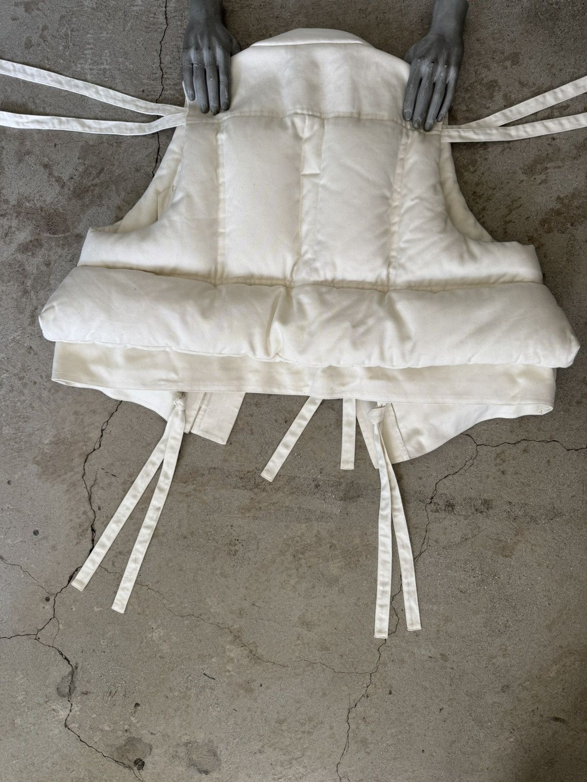 Kanye West × Yeezy YEEZY SEASON WYOMING ERA 1 OF 1 SAMPLE PUFFER BONDAGE VEST Size US L / EU 52-54 / 3 - 3 Thumbnail