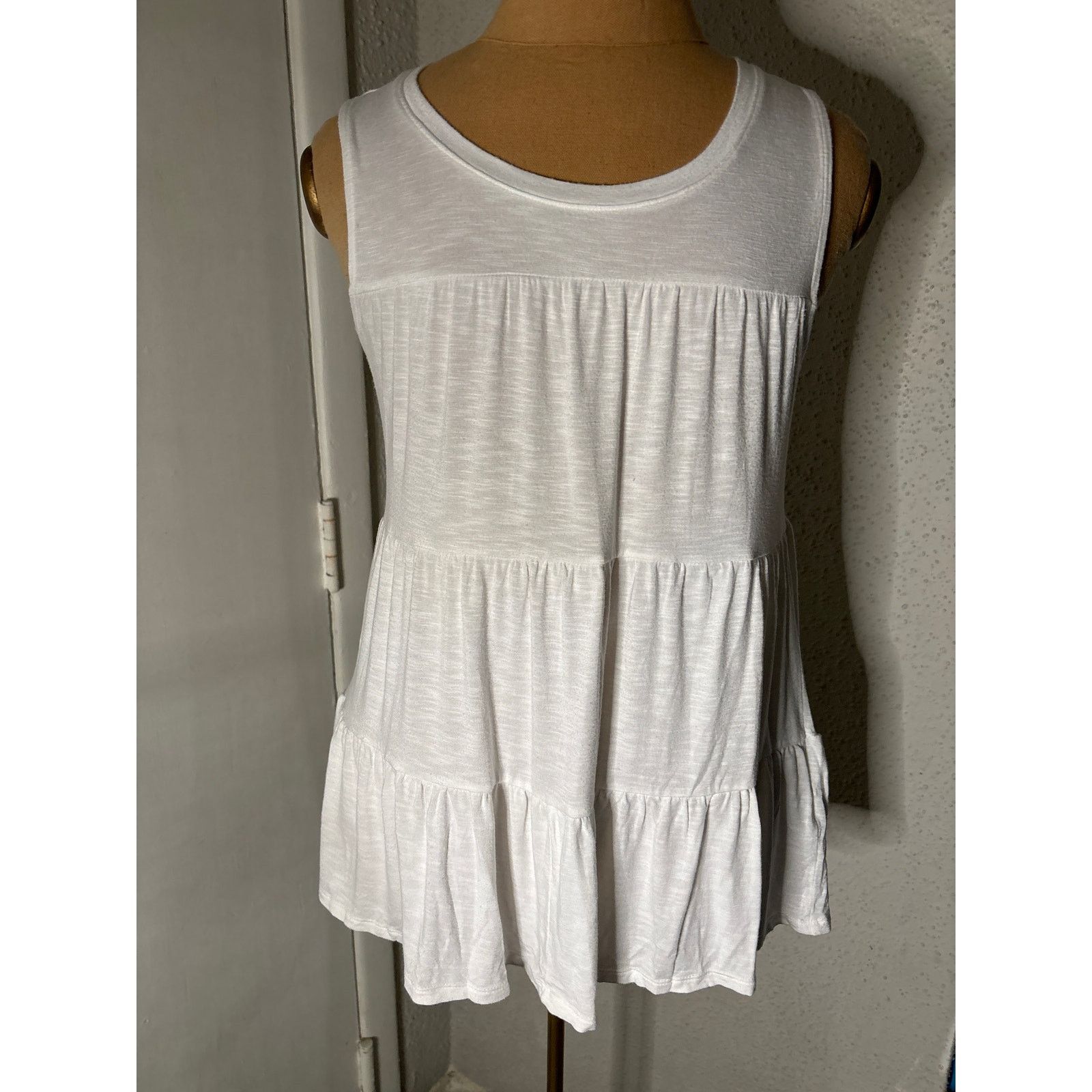 Vera Wang Simply Vera Wang White Tiered Tank Top XS Summer Size XS / US 0-2 / IT 36-38 - 1 Thumbnail