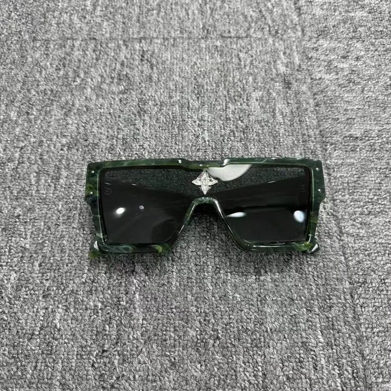Louis Vuitton Louis Vuitton Fashion Sunglasses Size ONE SIZE - 1 Thumbnail