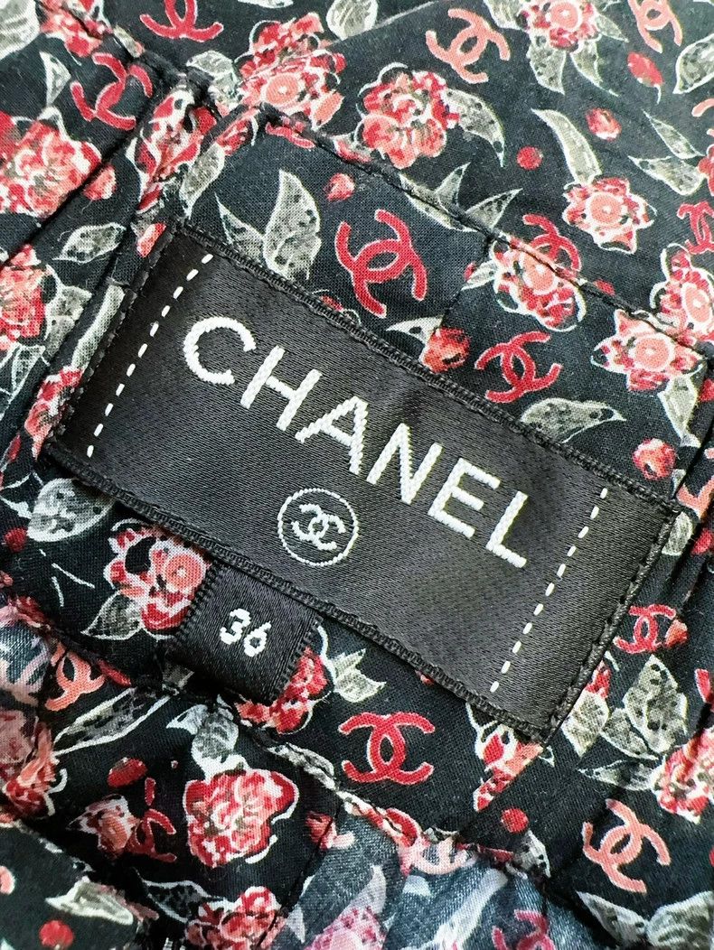 Chanel Chanel 24B black patchwork red broken flower full printed Size 24" / US 00 / IT 34 - 6 Thumbnail