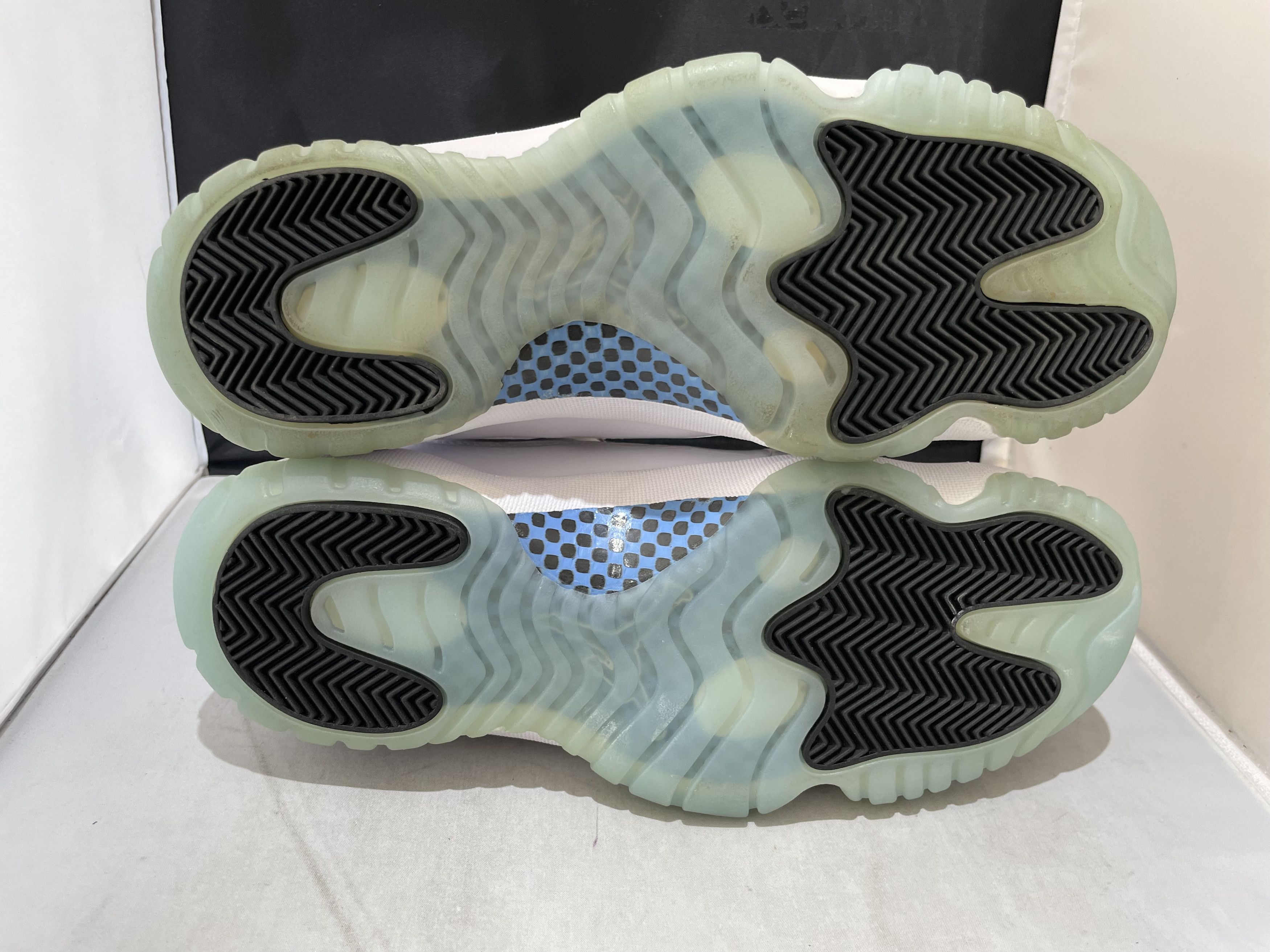 Jordan Brand Air Jordan 11 Retro 'White/Legend Blue-Black' 378037 117 Size US 9.5 / EU 42-43 - 6 Thumbnail