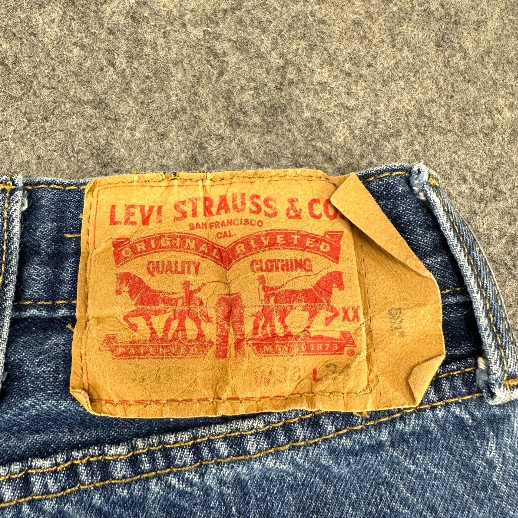 Levi's Levis 501 Jeans Mens 38x34 Blue Straight Leg Regular Fit Medium Wash Button Fly Regular Denim 5-Pocket Levis 501 Series Mens Jeans Blue Size US 38 / EU 54 - 7 Thumbnail