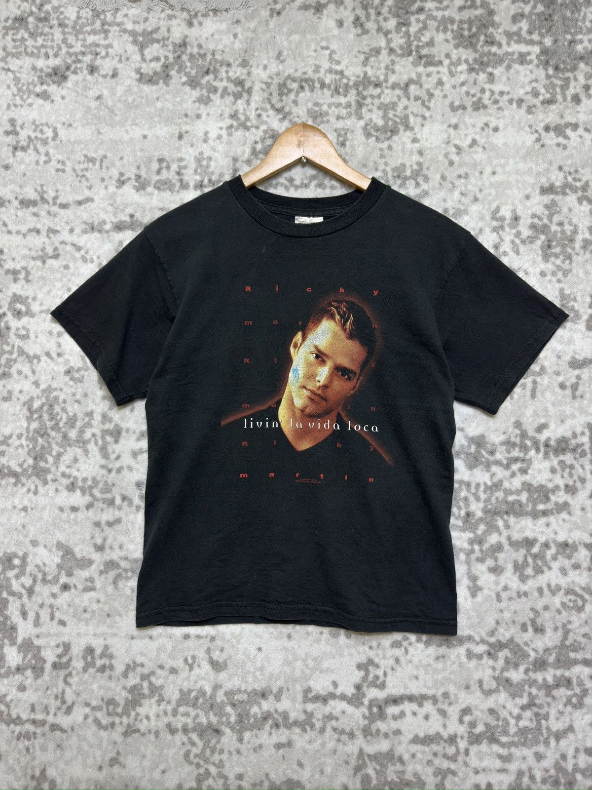 Band Tees 1999 Ricky Martin Livin La Vida Loca Tour Tee Size US XS / EU 42 / 0 - 1 Thumbnail