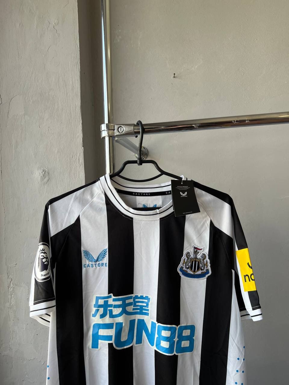 Castore 2022/23 NEWCASTLE UNITED HOME SOCCER JERSEY FOOTBALL SHIRT L Size US L / EU 52-54 / 3 - 3 Thumbnail