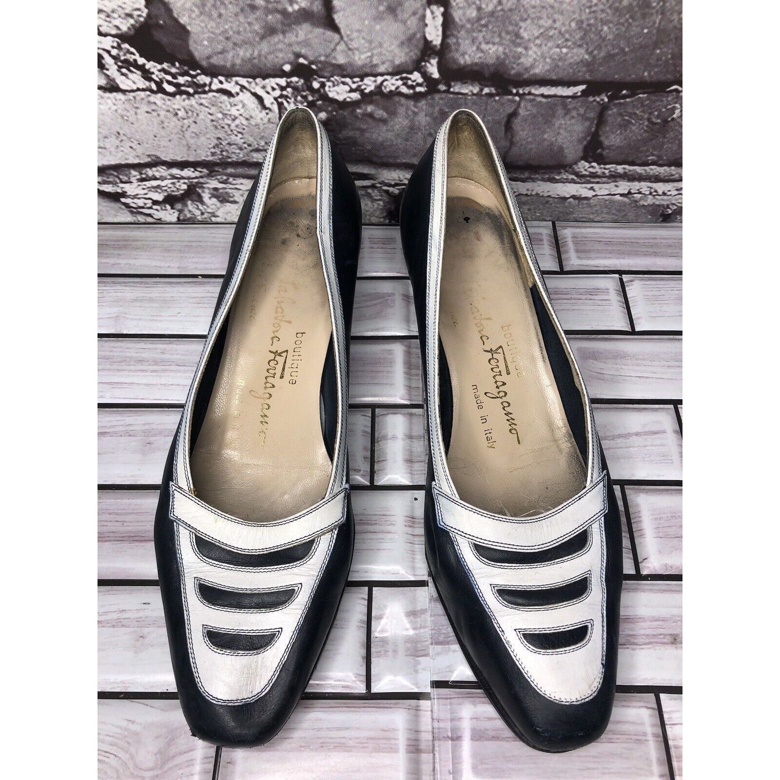 Salvatore Ferragamo Salvatore Ferragamo Boutique Blue Leather White Pump Heels W Size US 8 / IT 38 - 15 Thumbnail