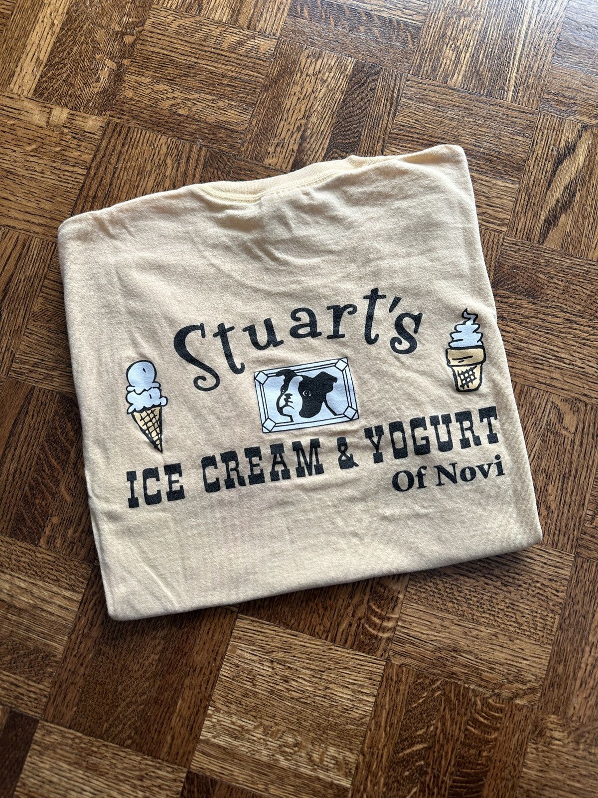 Vintage Y2K Stuart’s Ice Cream and Yogurt Dog Graphic Tee