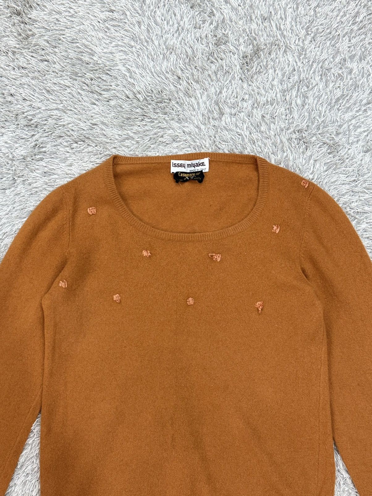 Issey Miyake ISSEY MIYAKE FLORAL APPLIQUÉS CROP CASHMERE SWEATER Size XXS / US 00 / IT 34 - 9 Thumbnail