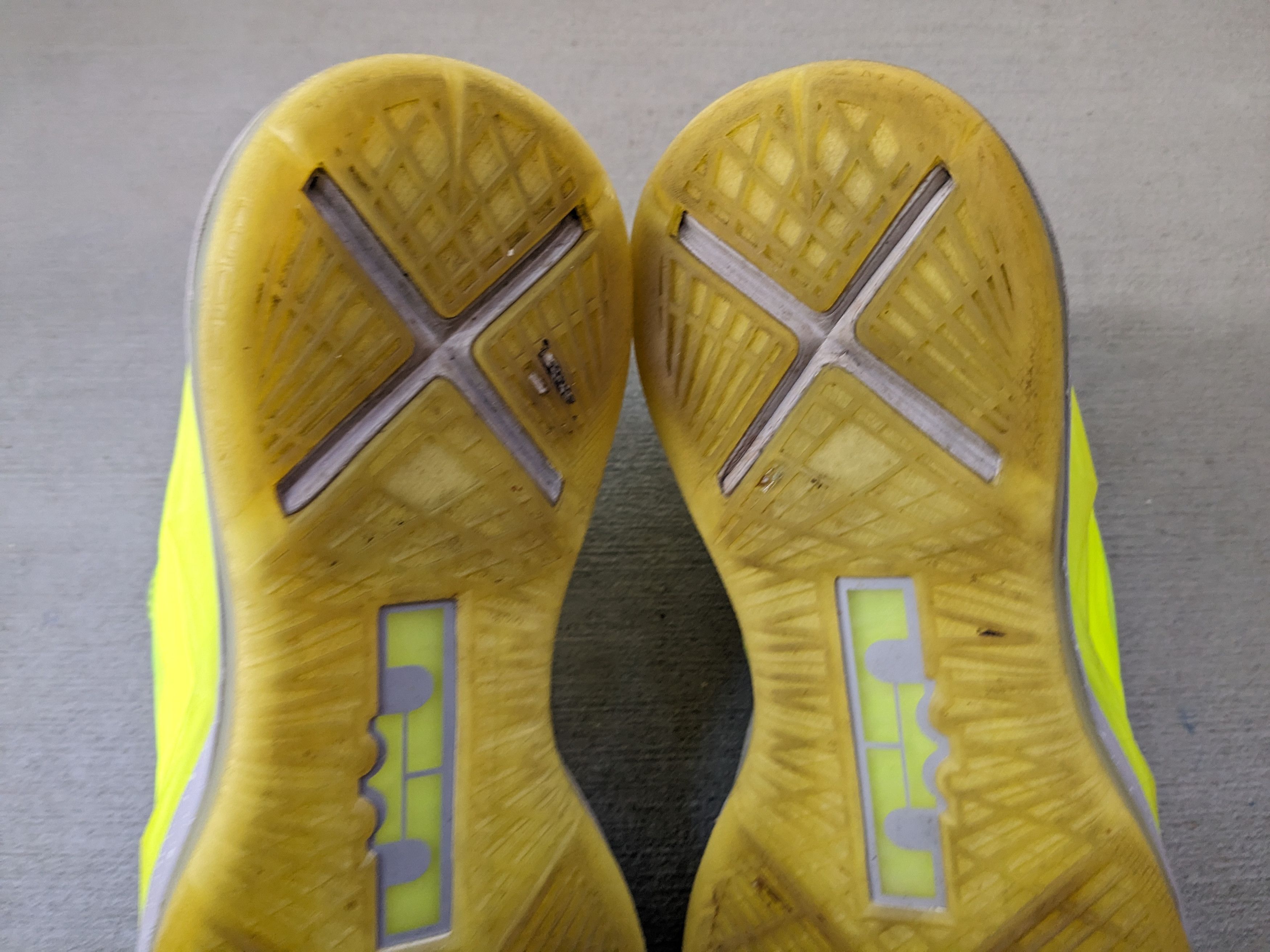 Nike Nike LeBron 10 Volt 11 541100-700 Basketball Yellow Green Size US 11 / EU 44 - 16 Thumbnail