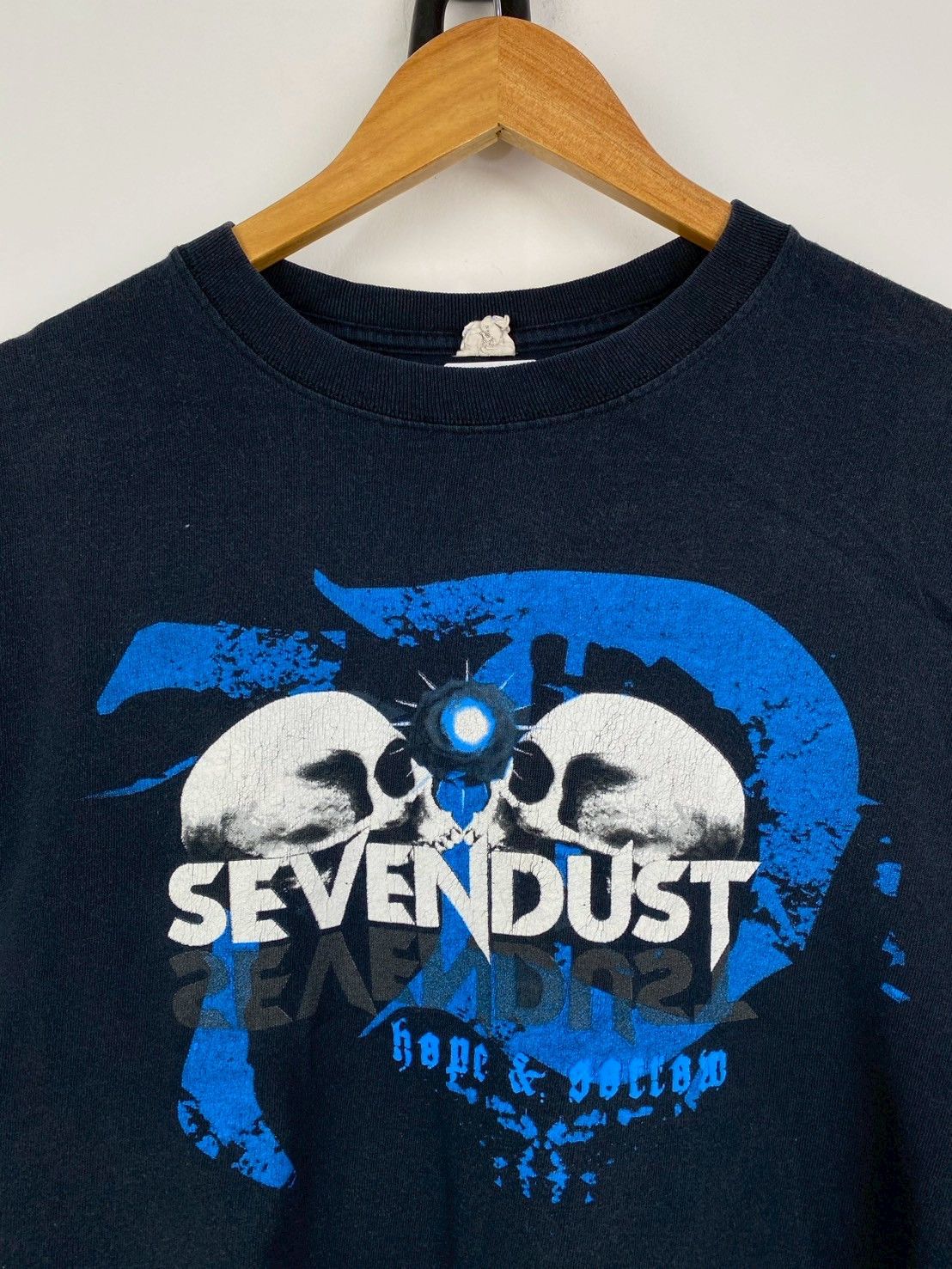 Band Tees Vintage Sevendust T-Shirts DO1232 Size US M / EU 48-50 / 2 - 1 Thumbnail