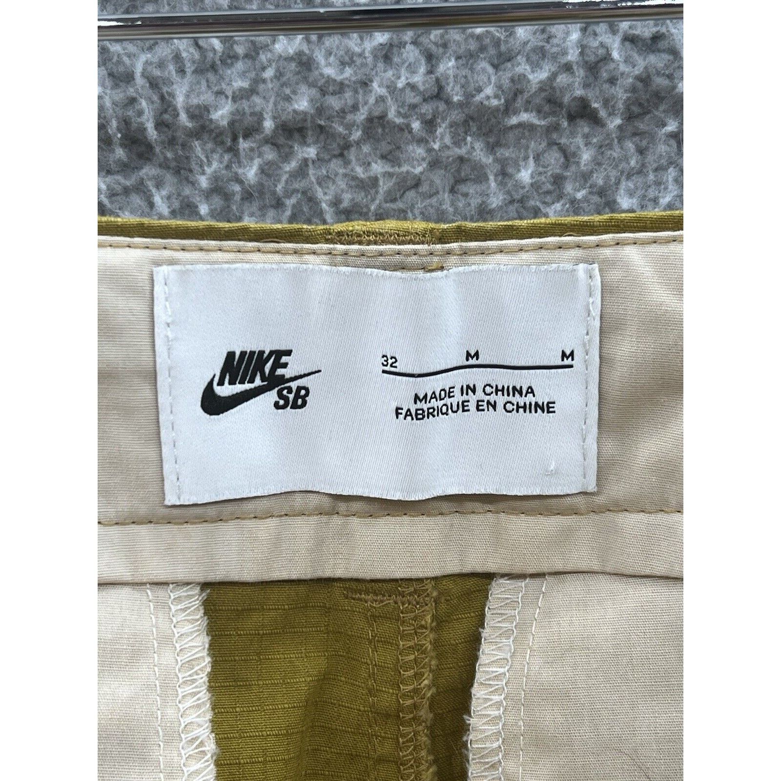 Nike Nike SB Kearny Cargo Shorts Bronzine Gold Yellow FQ0424-716 Size US 32 / EU 48 - 3 Thumbnail