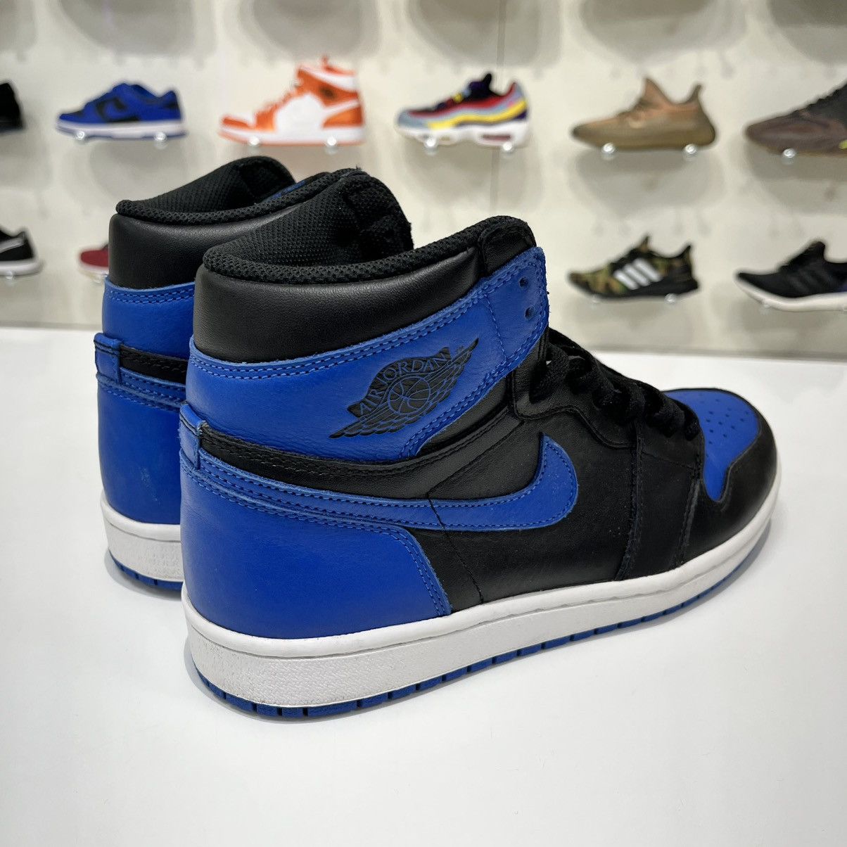 Nike Air Jordan 1 Retro Royal (2017) Size US 8 / EU 41 - 5 Thumbnail