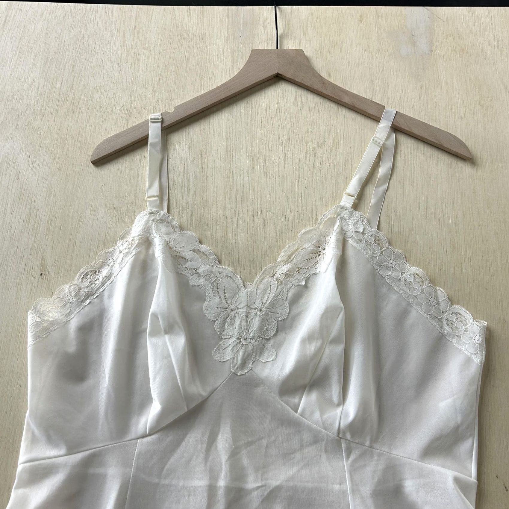 Vintage VINTAGE Gossard Slip Womens 42 White Nylon Full Satin Lace Trim USA Union Made Size ONE SIZE - 4 Thumbnail