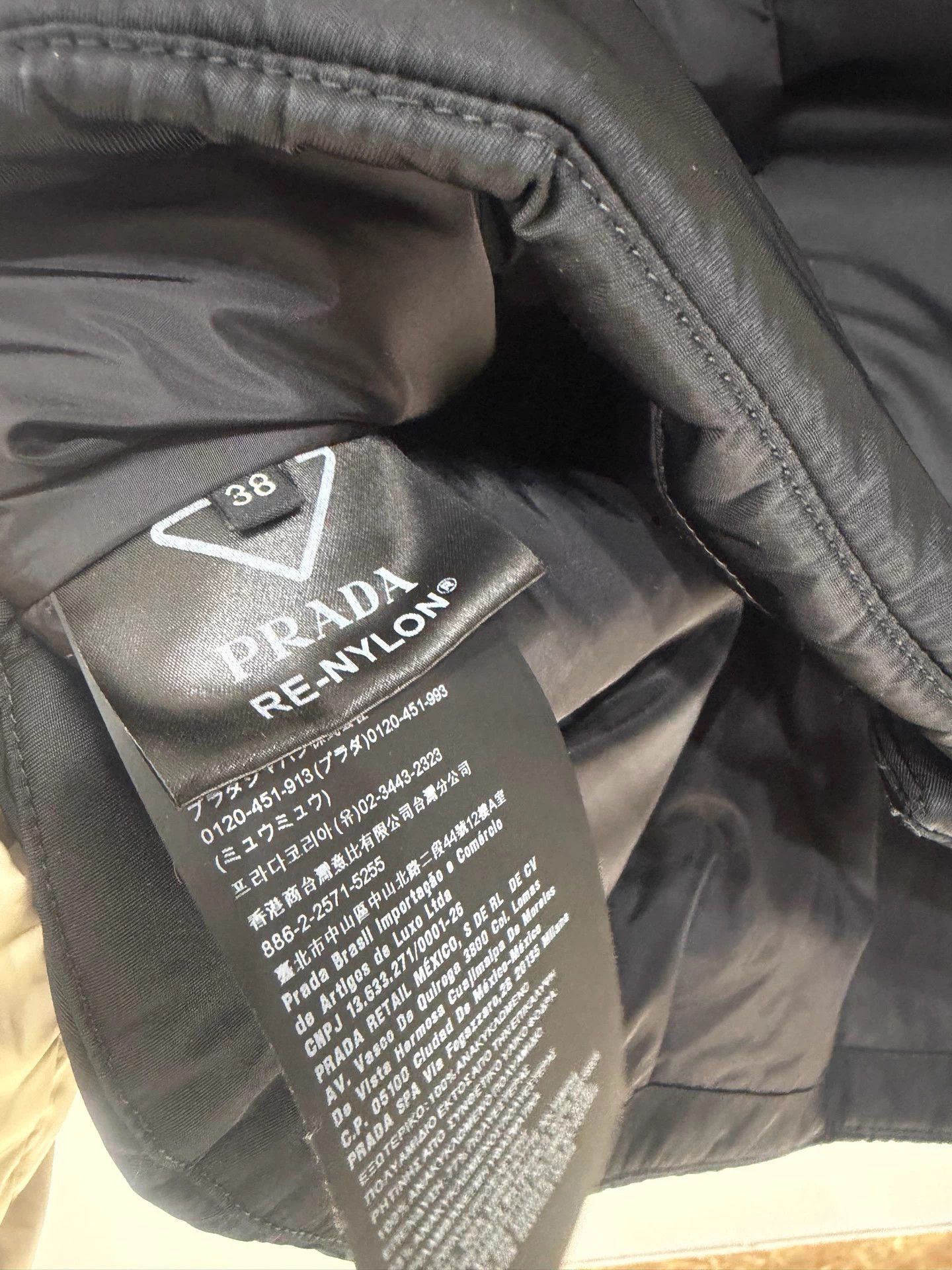 Prada Prada Classic Triangle Logo Vest Jacket 99% New 38 Size S / US 4 / IT 40 - 3 Thumbnail