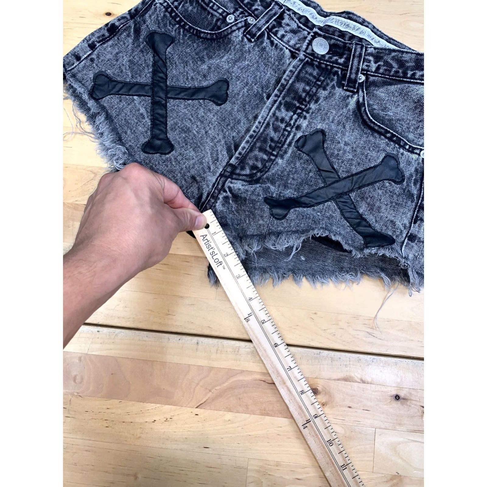 Bones Jouetie Shorts Women 24 Black 2" Inseam Denim Festival 13267 Cross Bone Y2K Biker Pockets Cotton Flat Front Vintage No Size 42" / US 20 - 7 Thumbnail