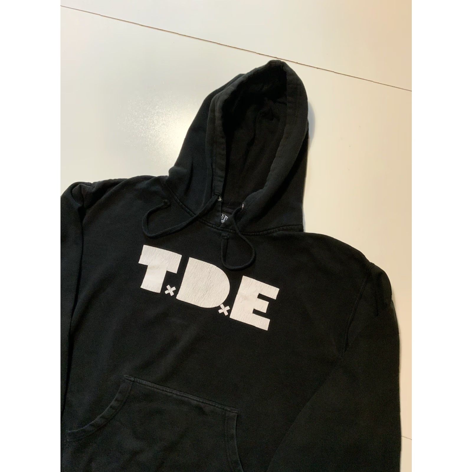Vintage TDE Top Dawg Entertainment Hoodie Pullover LG Black Hip Hop Graphic Men Size Large Logo Pullover Hoodie Mens Size US L / EU 52-54 / 3 - 3 Thumbnail