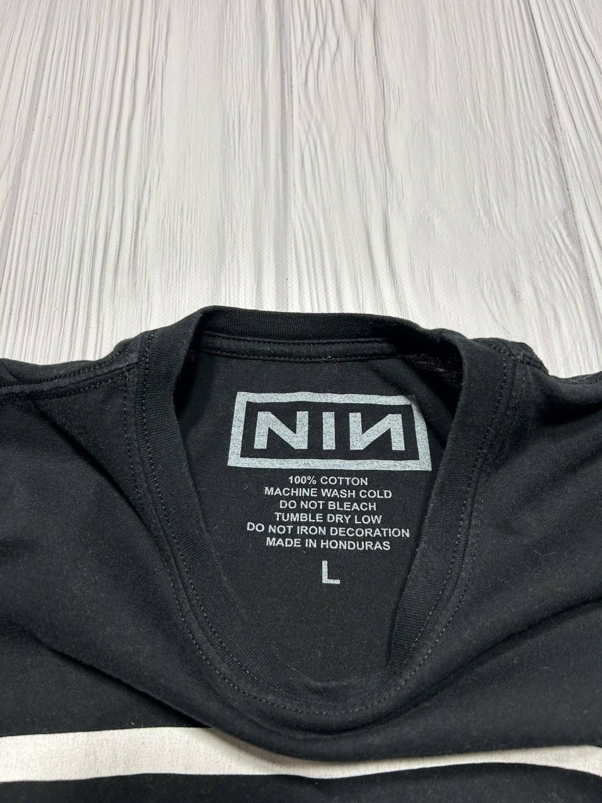 Band Tees Vintage NIN Nine Inch Nails Band T-Shirt Size L Size US L / EU 52-54 / 3 - 8 Thumbnail