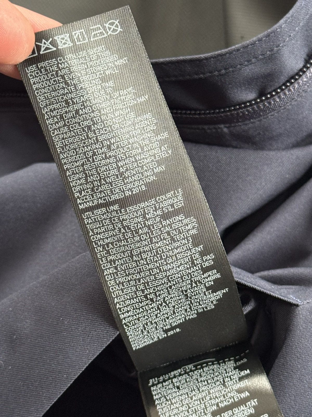 Uniqlo Uniqlo L/size waterproof windbreaker light jacket outdoor Size L / US 10 / IT 46 - 7 Thumbnail