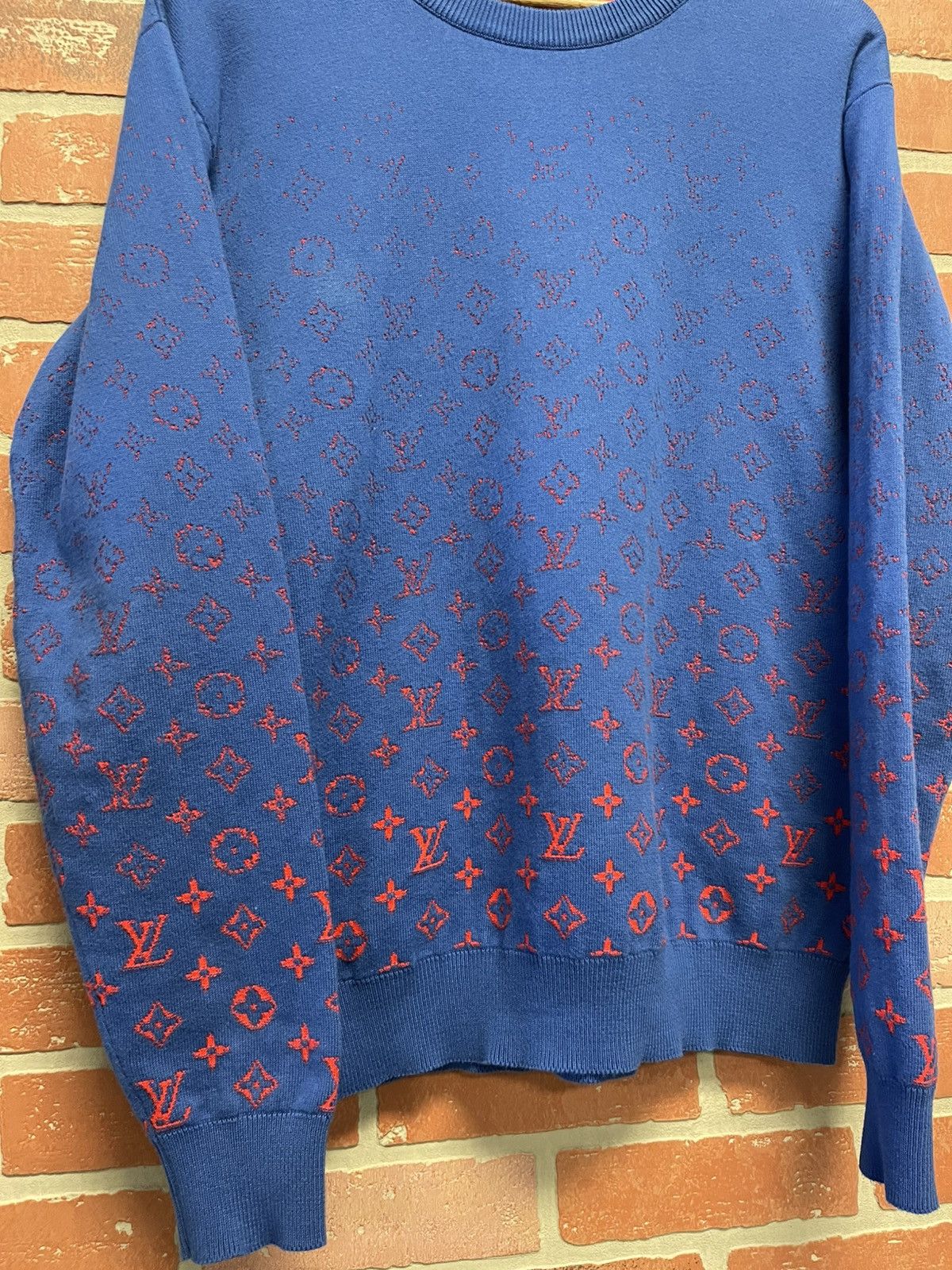 Louis Vuitton Size S - Louis Vuitton Gradient Monogram Sweater Very Clean! Size US S / EU 44-46 / 1 - 4 Thumbnail