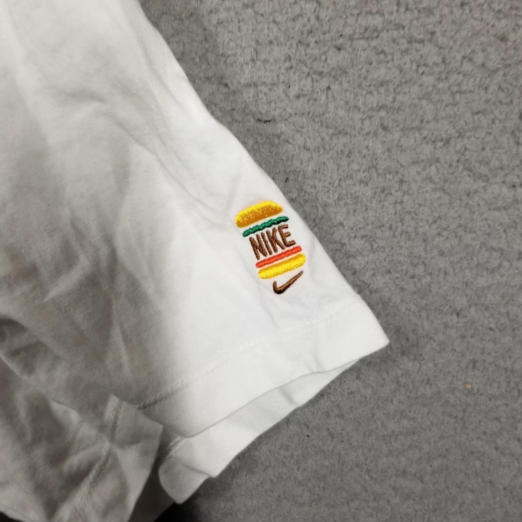 Nike VINTAGE Nike Shirt Mens 2XL White Burger Graphic The Nike Tee DN5169-100 T-Shirt Adult 2XL White Burger Neon Swoosh Mens Size US XXL / EU 58 / 5 - 3 Thumbnail