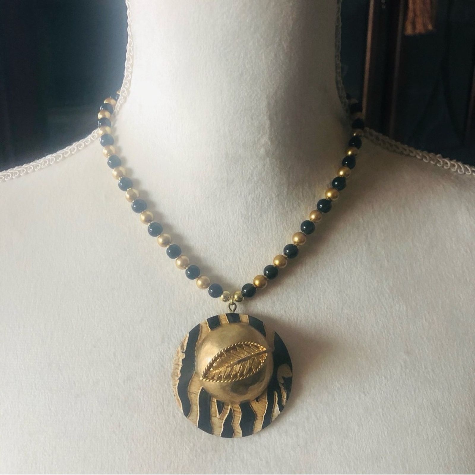 Handmade Handcrafted repurpose jungle inspired pendant Pearl necklace Size ONE SIZE - 2 Thumbnail