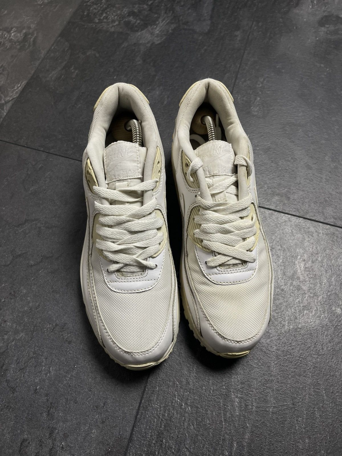 Vintage NIKE AIR MAX 90 WHITE LOW TOP SNEAKERS Size US 7 / EU 40 - 4 Thumbnail