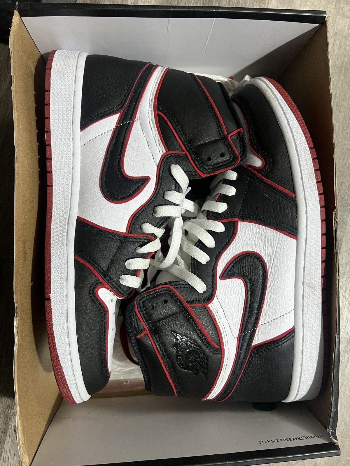 Jordan Brand × Nike Air Jordan bloodline sz 10.5 Size US 10.5 / EU 43-44 - 1 Thumbnail