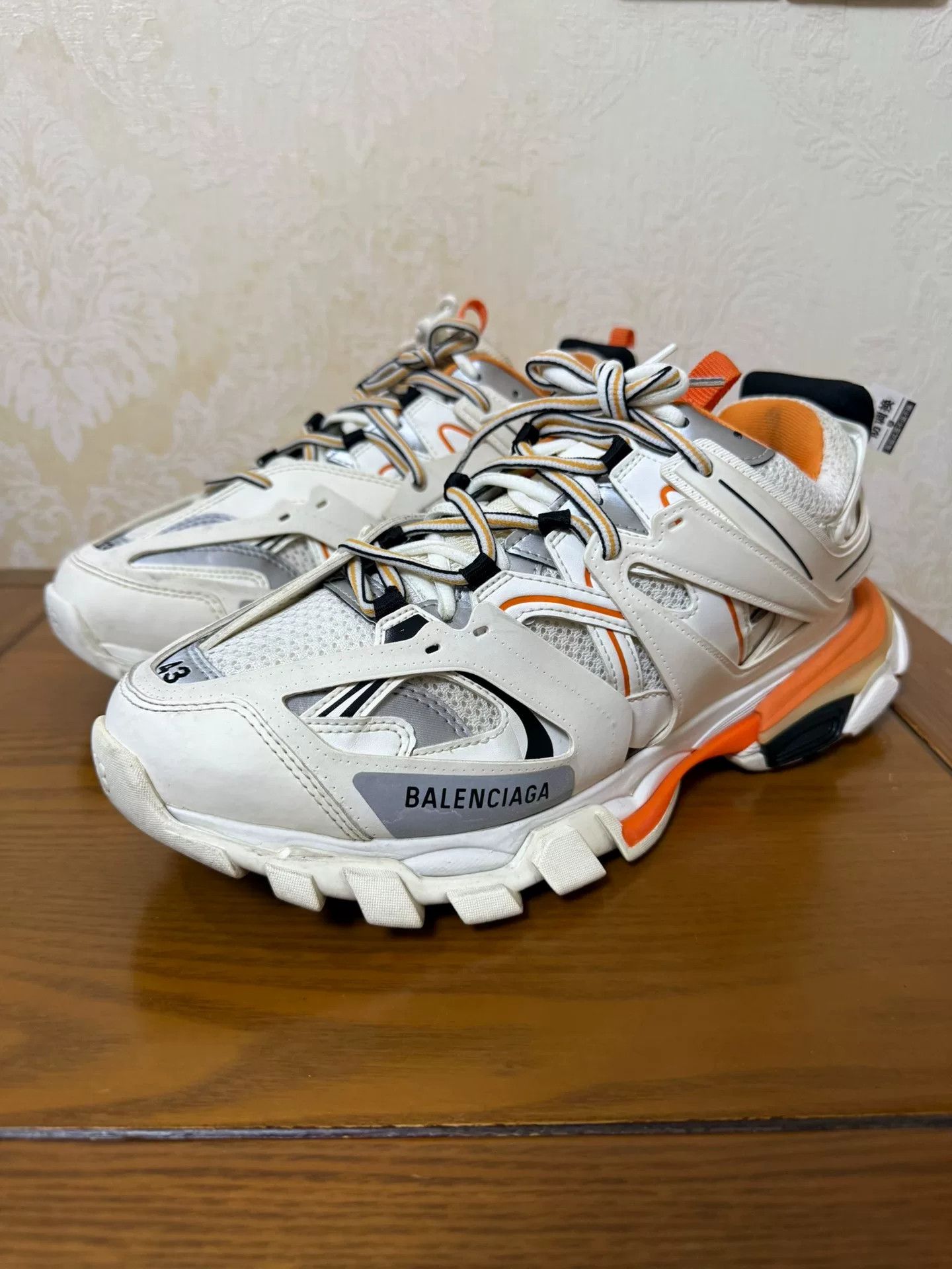 Balenciaga Balenciaga Orange Lowtop Sneakers 43 Women Size US 11.5 / IT 41.5 - 1 Thumbnail