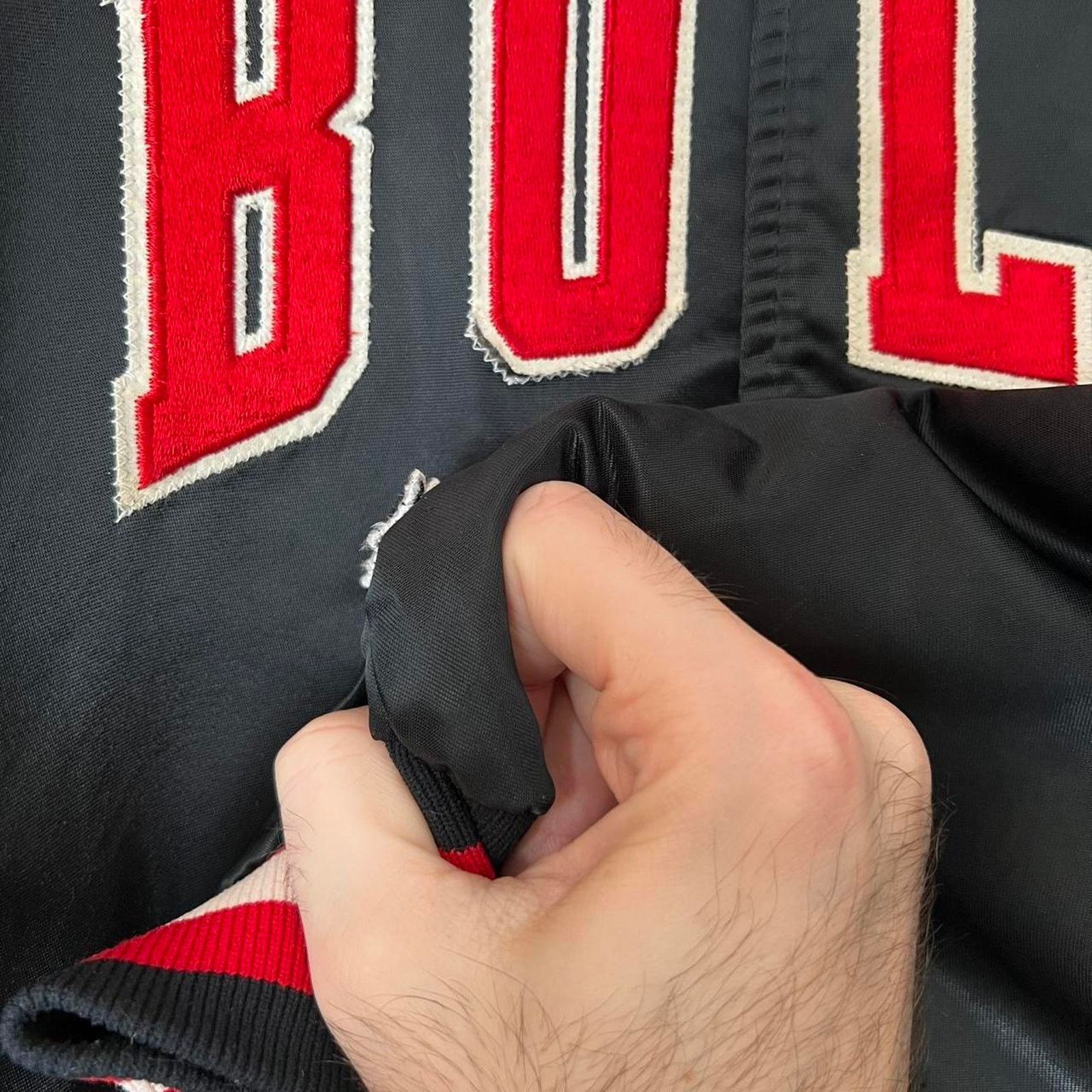 Starter Vintage 80s Chicago Bulls Starter Satin Jacket | Size XL Size US XL / EU 56 / 4 - 5 Thumbnail