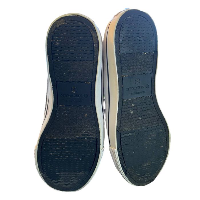 airwalk canvas low trainers