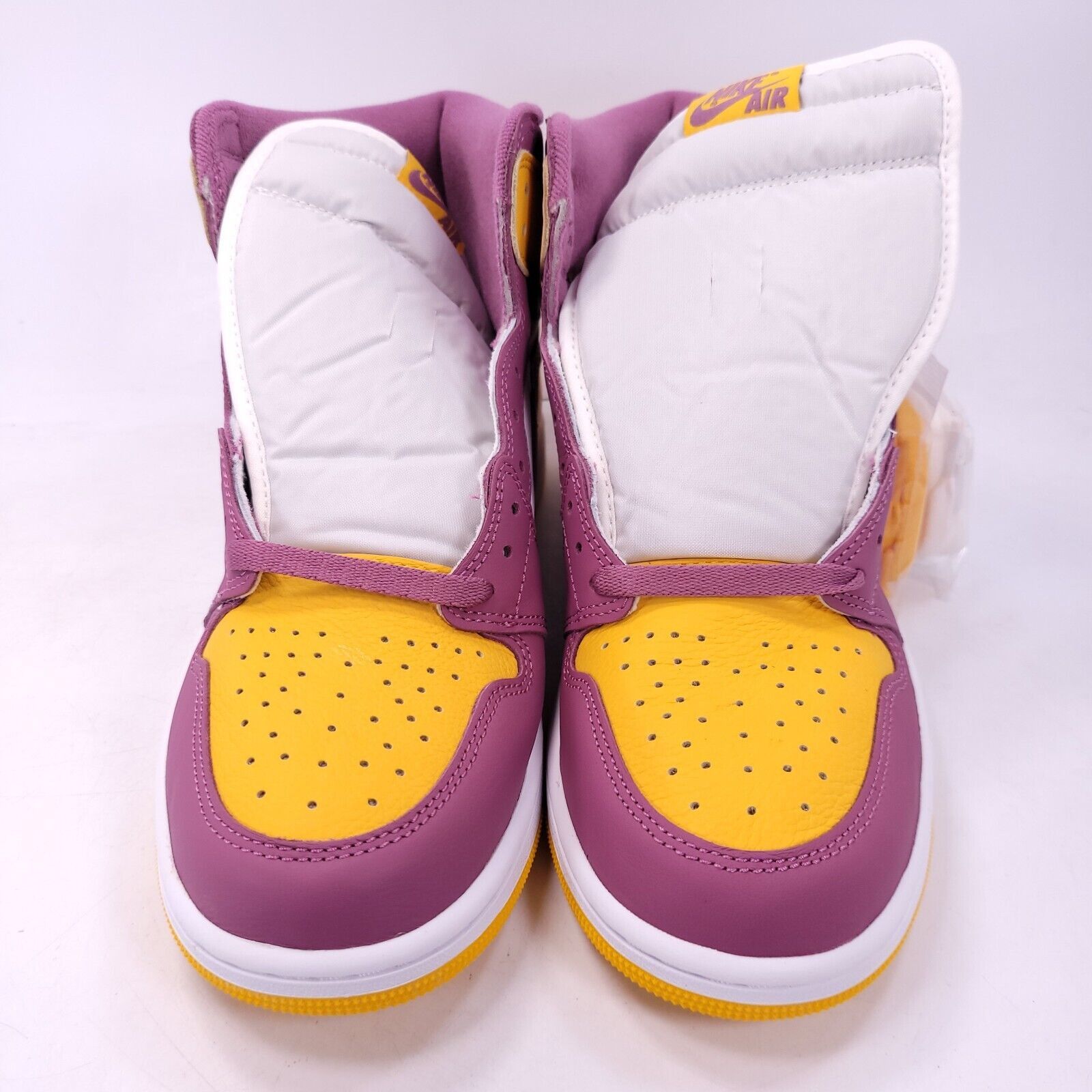 Nike Nike Air Jordan 1 Retro High Basketball Size 10.5 555088-706 Size US 10.5 / EU 43-44 - 2 Thumbnail