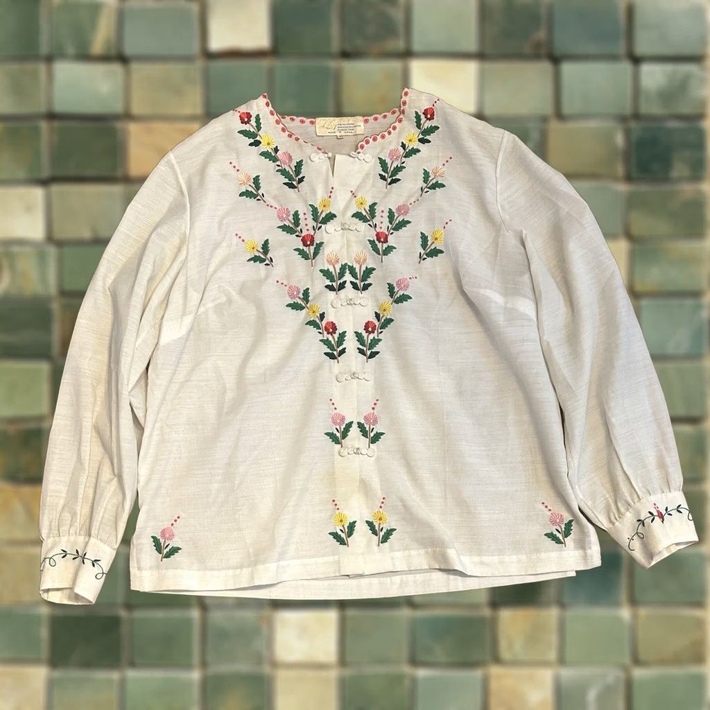 Vintage VINTAGE Lily Shirt 70s Embroidered Button Up Size 38 Floral White Women Size XS / US 0-2 / IT 36-38 - 1 Thumbnail