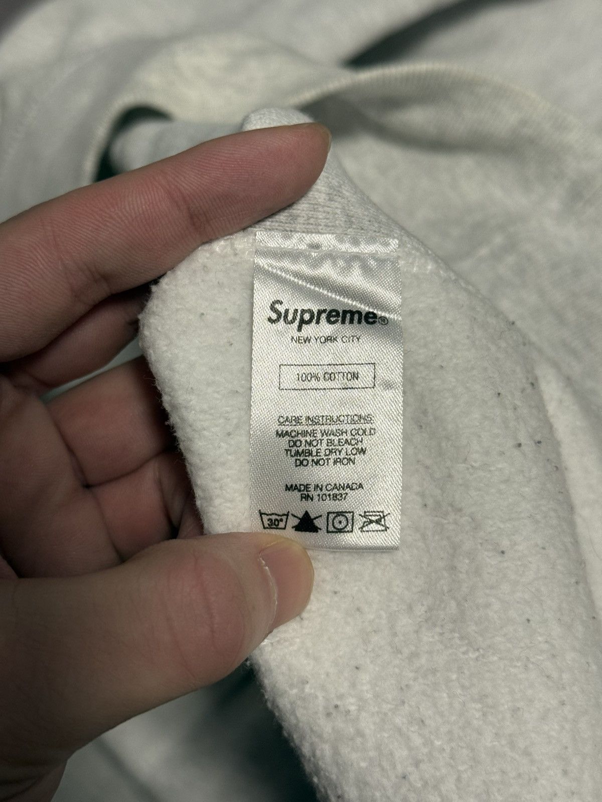 Supreme Supreme fw18 grey box logo crewneck red on grey Size US L / EU 52-54 / 3 - 5 Thumbnail