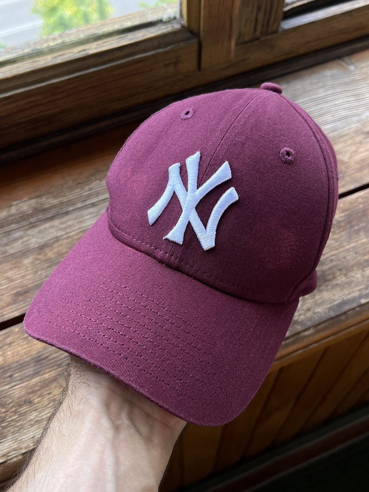 New York Yankees Y2K Cap New York Yankees New Era Beanie Hat Size ONE SIZE - 1 Thumbnail