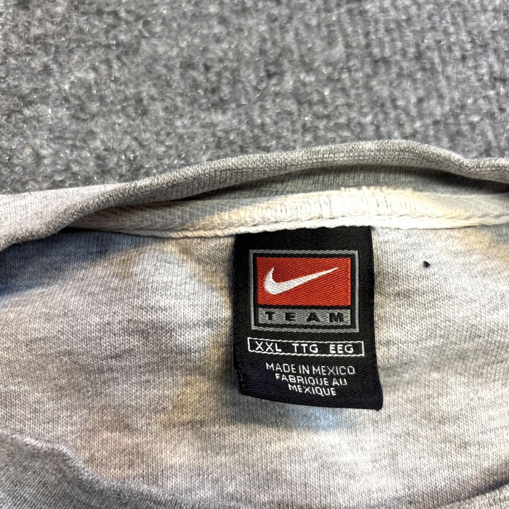 Nike VINTAGE Nike Team Center Swoosh Michigan Football Crewneck Sweatshirt 2XL Gray Mens Sweatshirt Size US XXL / EU 58 / 5 - 3 Thumbnail