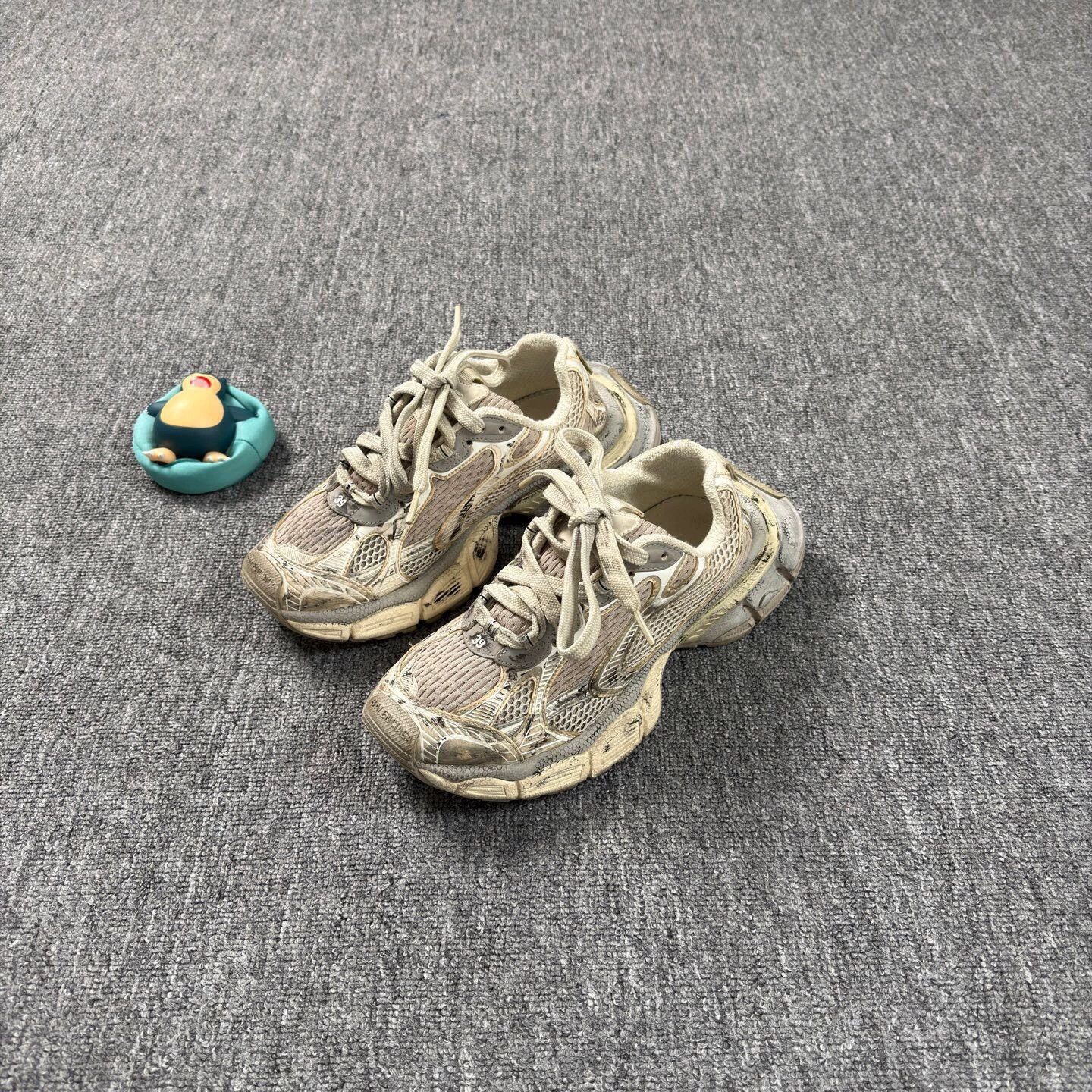 Balenciaga Balenciaga 3XL Light Beige 39 9/10 Sneakers Size US 6 / IT 36 - 1 Thumbnail