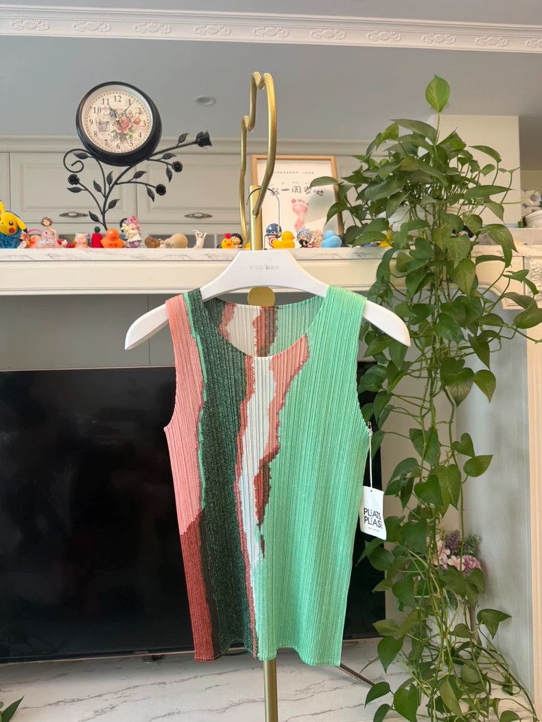 Issey Miyake Issey Miyake Sleeveless green vest Size L / US 10 / IT 46 - 2 Thumbnail