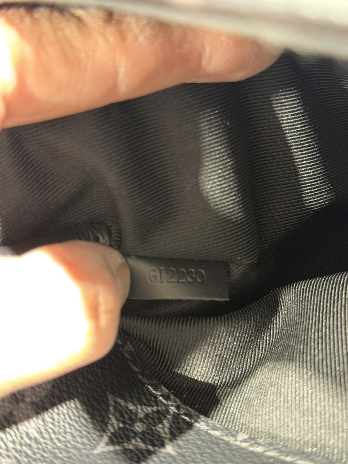 Louis Vuitton Louis Vuitton District PM Messenger Monogram Bag Size ONE SIZE - 5 Thumbnail