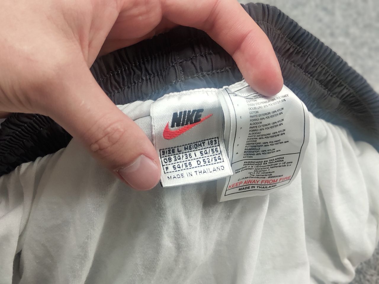 Nike Vintage 90's Nike Gray Nylon Swoosh Pocket Casual Shorts Y2K Size US 34 / EU 50 - 14 Thumbnail