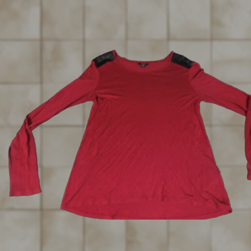 Guess GUESS Blouse Shirt Womens Small Red Long Sleeve Pullover Stretch Collared Casual Rayon Down Regular Shape Basic Size S Size S / US 4 / IT 40 - 1 Thumbnail
