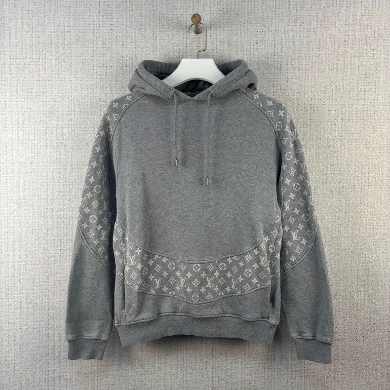 Louis Vuitton Louis Vuitton SS24 Circumferential Logo Printed Hooded Dra Size US S / EU 44-46 / 1 - 1 Thumbnail