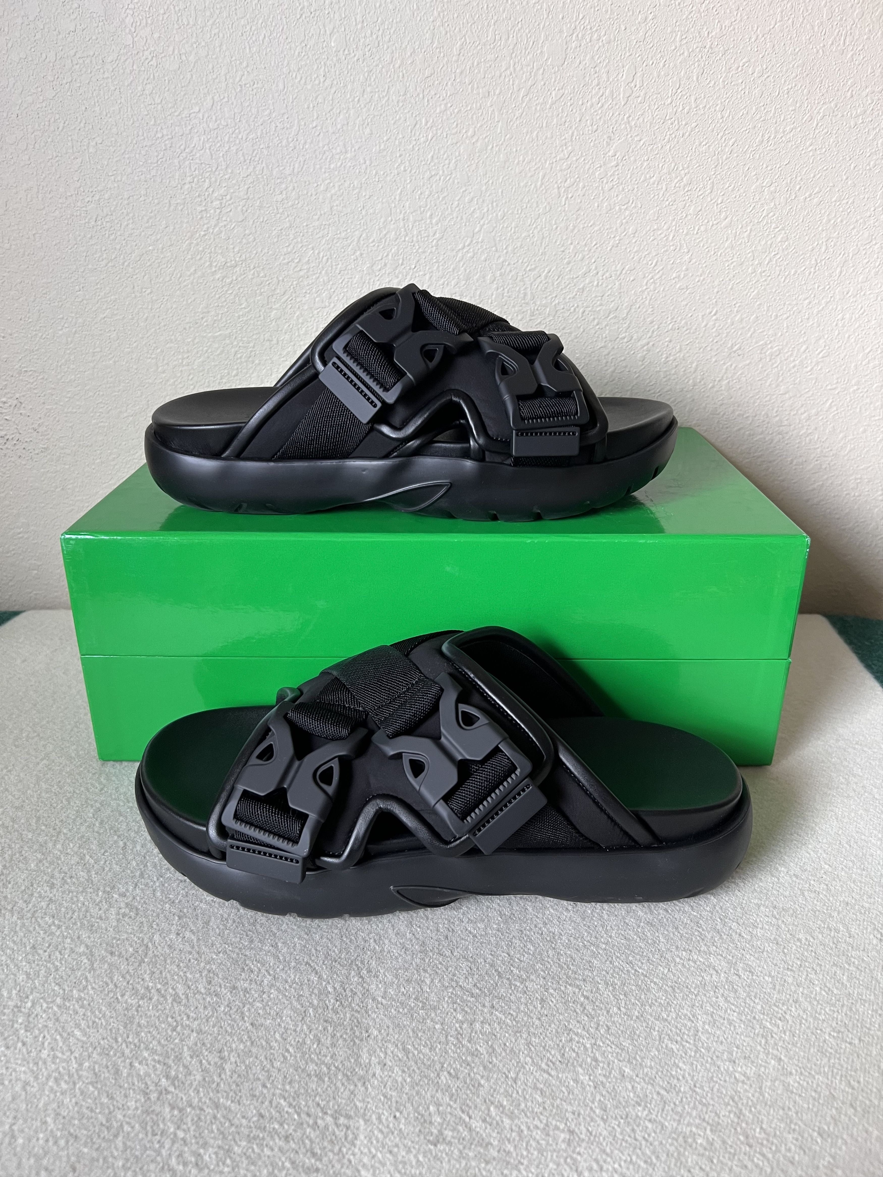 Bottega Veneta Bottega Veneta Snap Sandals in Black Size US 9 / EU 42 - 2 Thumbnail