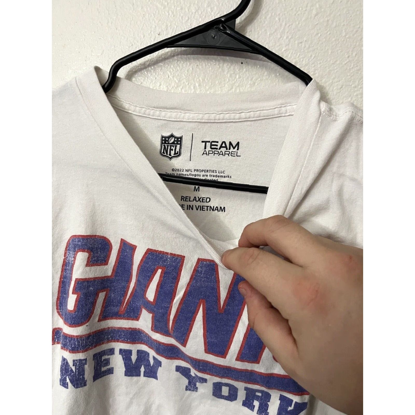 NFL VINTAGE NY Giants NFL Team Apparel Men's White Distressed T-Shirt M Medium Relaxed Size US M / EU 48-50 / 2 - 2 Thumbnail