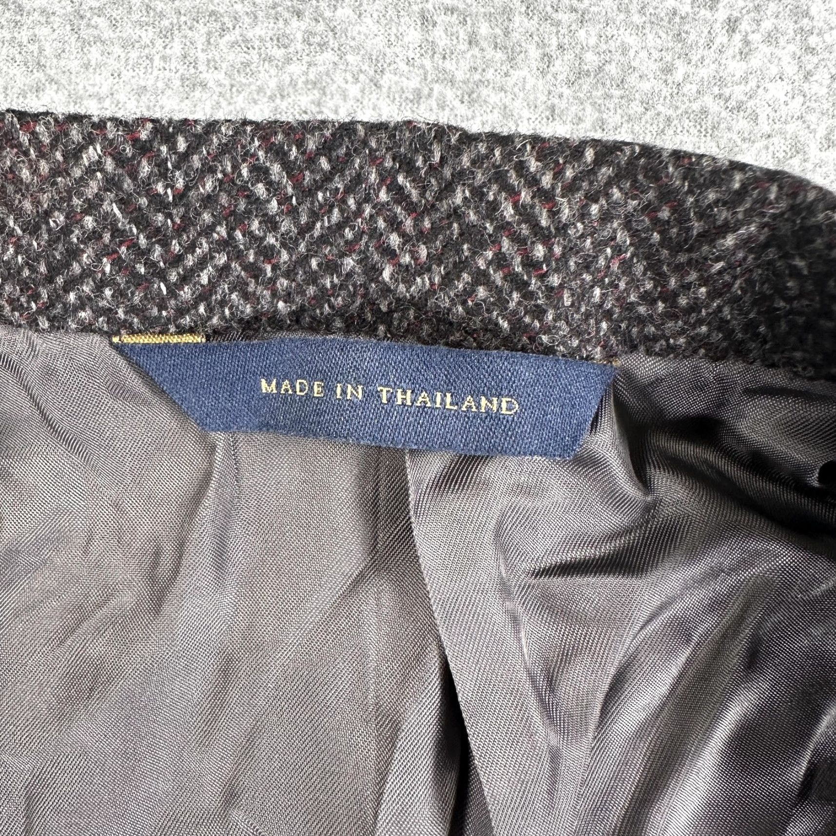Brooks Brothers Brooks Brothers Sport Coat Mens 46 Gray Herringbone Tweed Wool Regent Jacket/Coat Regular Notch Lapel Two-Button Wool Blazer Casual Business Mens Size 46R - 2 Thumbnail
