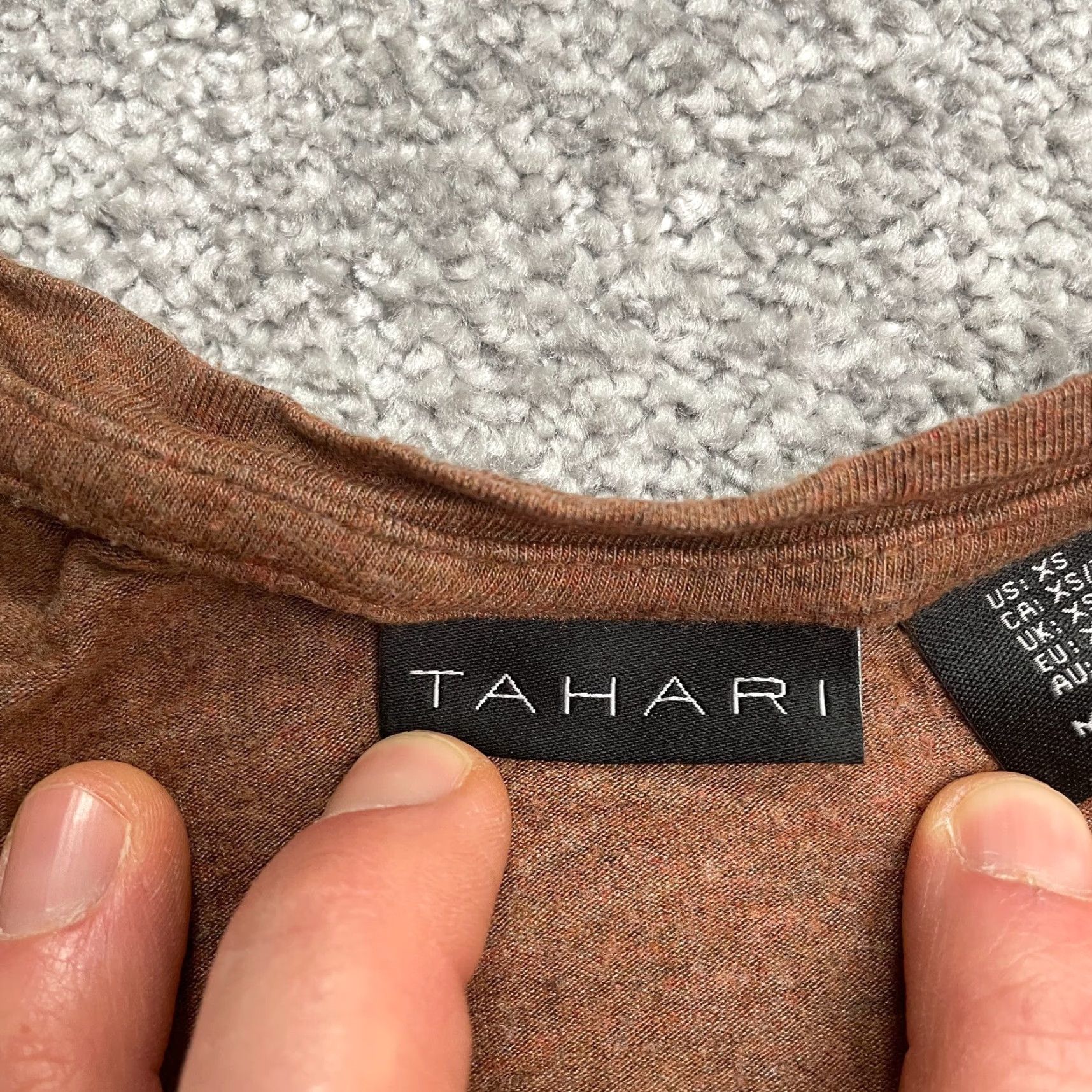 Vintage Tahari Blouse Womens XS Brown Long Sleeve Round Neck Knit Tunic Top Casual Stretch Logo Metal? (Note: unsure) Size XS / US 0-2 / IT 36-38 - 4 Thumbnail