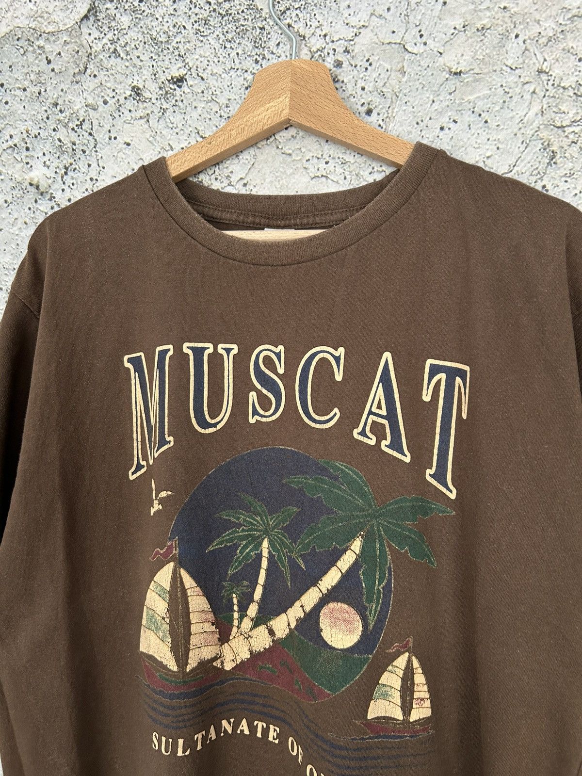Vintage Vintage Muscat Oman Tourist Graphic Tee Streetwear Skate Size US XL / EU 56 / 4 - 3 Thumbnail