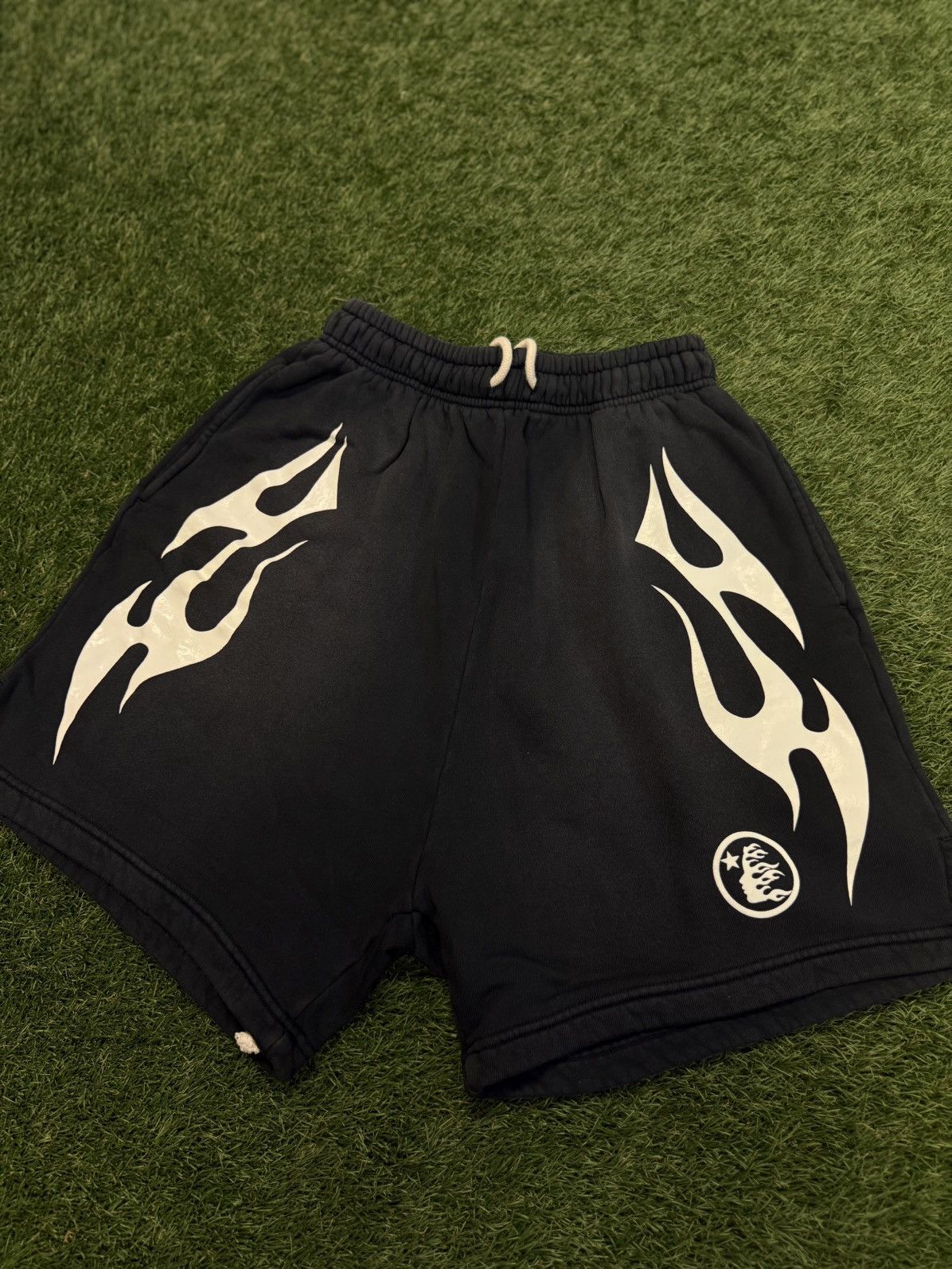 HELLSTAR Hellstar Flame Shorts Black White Size XS (NEW) Size US 28 / EU 44 - 4 Thumbnail