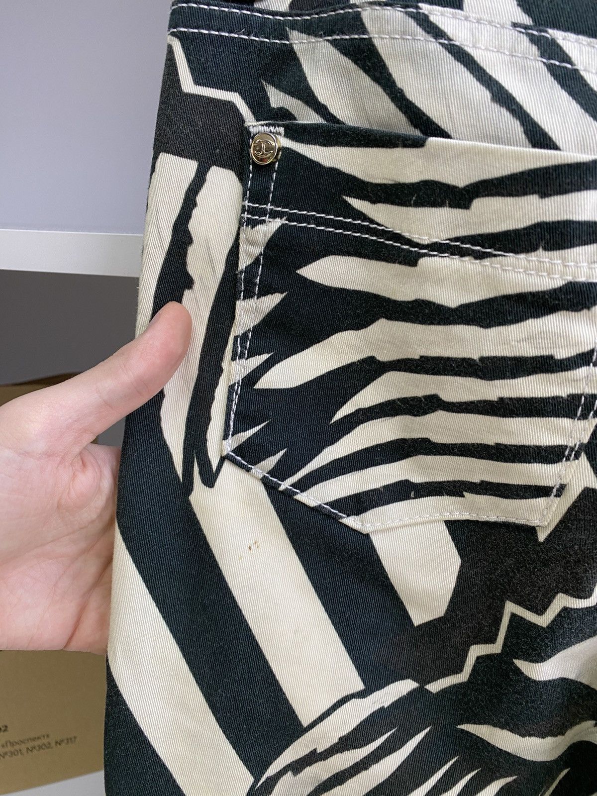 Just Cavalli × Vintage Vintage Just Cavalli Black/White Printed women’s pants Size 27" / US 4 / IT 40 - 23 Thumbnail