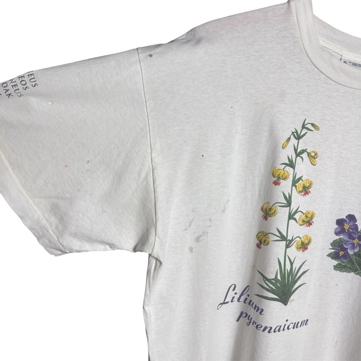 Vintage Vintage 90s Flowers Graphic T-Shirt / Distressed Size US XL / EU 56 / 4 - 9 Thumbnail