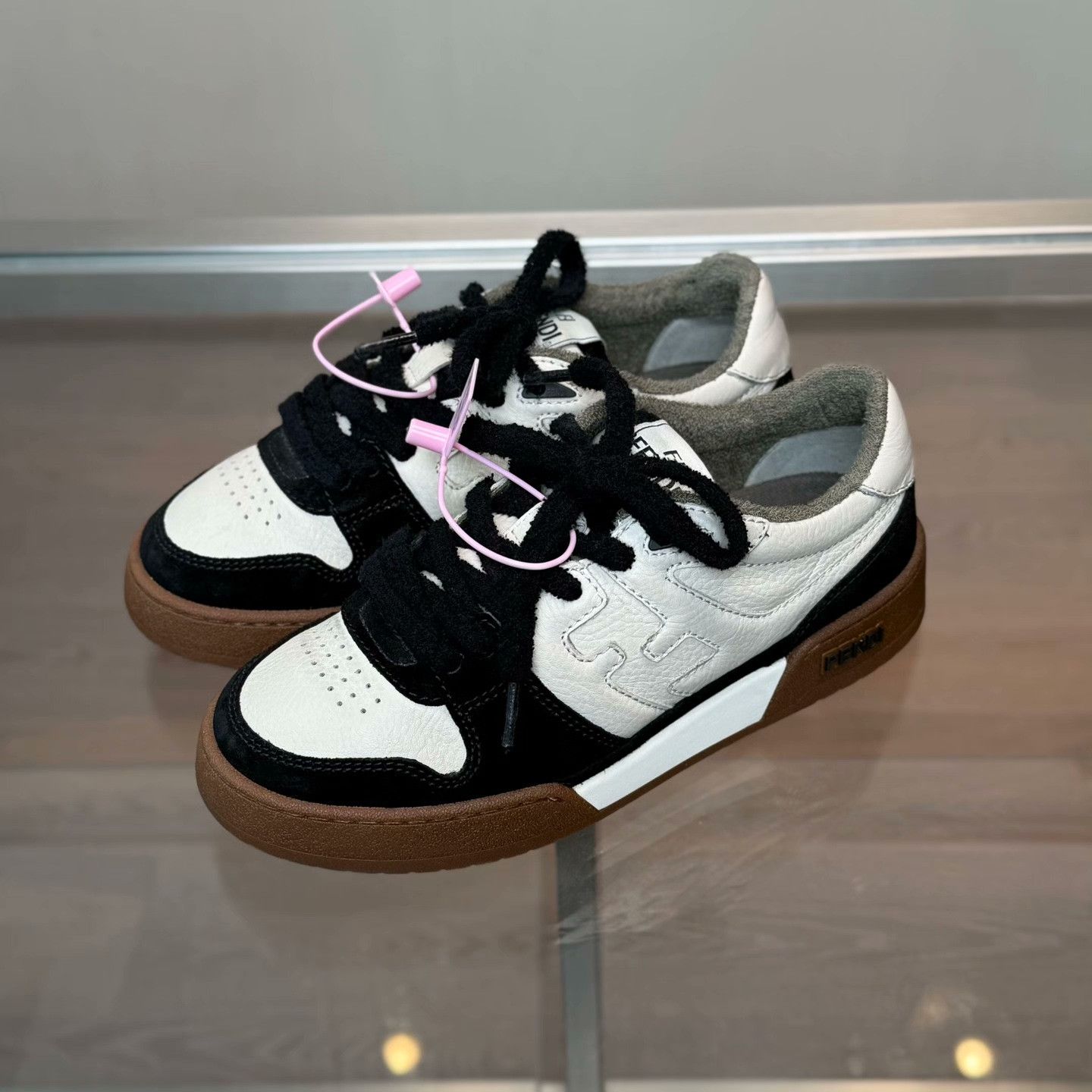 Fendi Fendi Black Lowtop Sneakers 36 Women Size US 6 / IT 36 - 1 Thumbnail